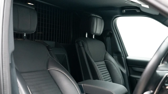 Land Rover Discovery Image 3