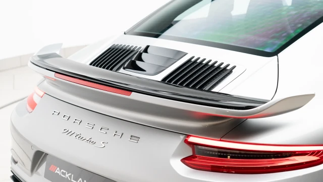 Porsche 911 Image 8