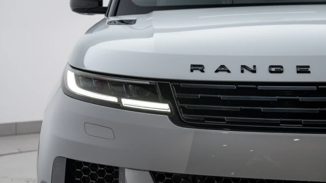 Land Rover Range Rover Sport Image 8