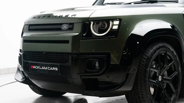 Land Rover Defender Image 8