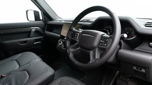 Land Rover Defender Image 2