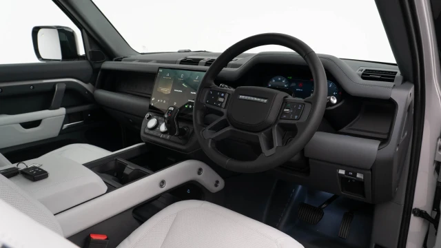 Land Rover Defender Image 6