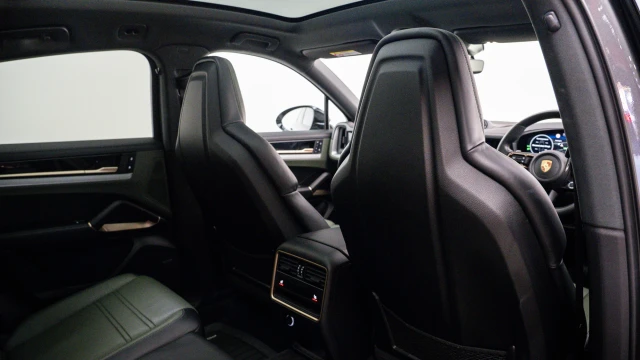 Porsche Cayenne Image 8