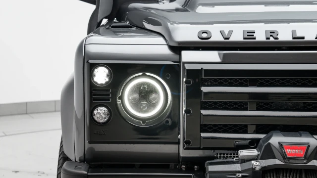 Land Rover Defender Image 7