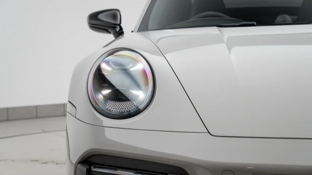 Porsche 911 Image 8