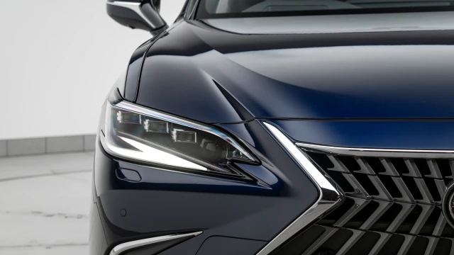 Lexus ES Image 8
