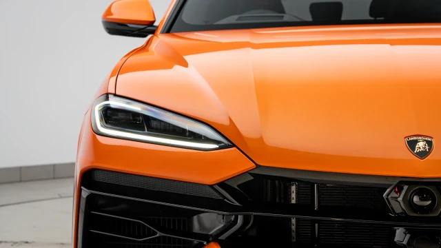Lamborghini Urus Image 8
