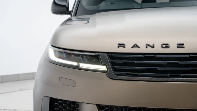 Land Rover Range Rover Sport Image 8