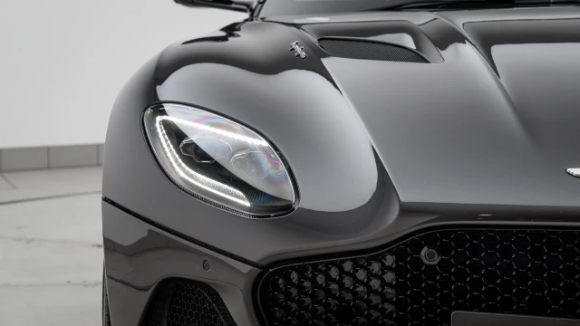 Aston Martin DBS Image 7