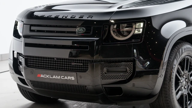 Land Rover Defender Image 8