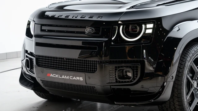 Land Rover Defender Image 8