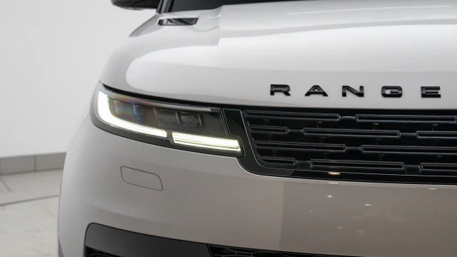 Land Rover Range Rover Sport Image 8
