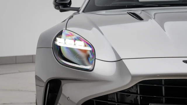 Aston Martin Vantage Image 7