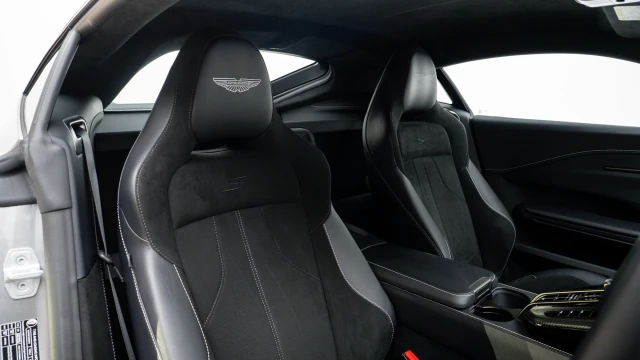 Aston Martin Vantage Image 6