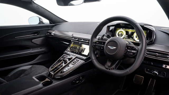 Aston Martin Vantage Image 2