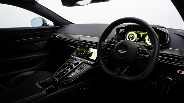 Aston Martin Vantage Image 5
