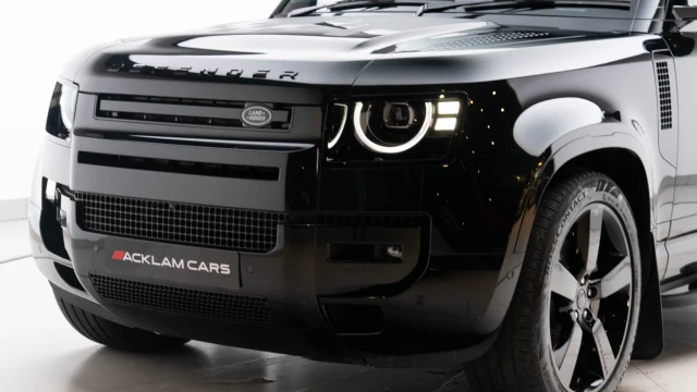 Land Rover Defender Image 5