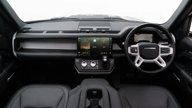Land Rover Defender Image 2