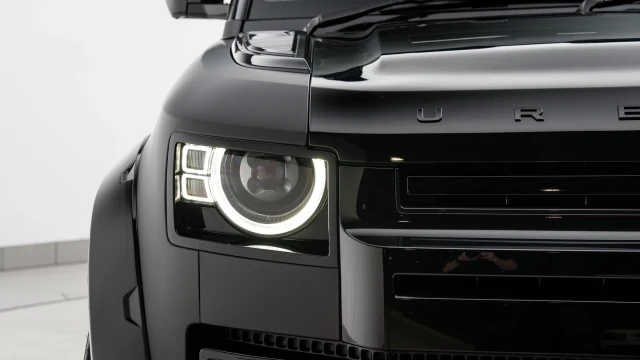 Land Rover Defender Image 7