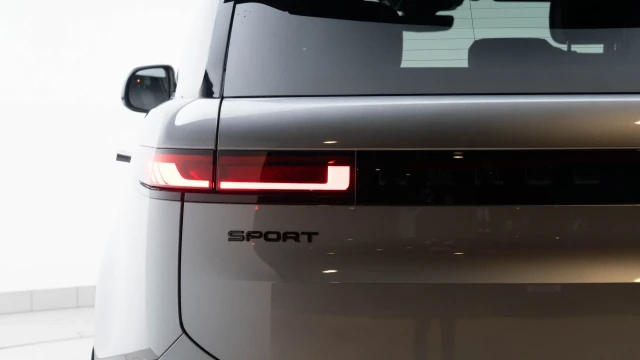 Land Rover Range Rover Sport Image 6