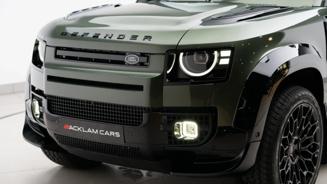 Land Rover Defender Image 4