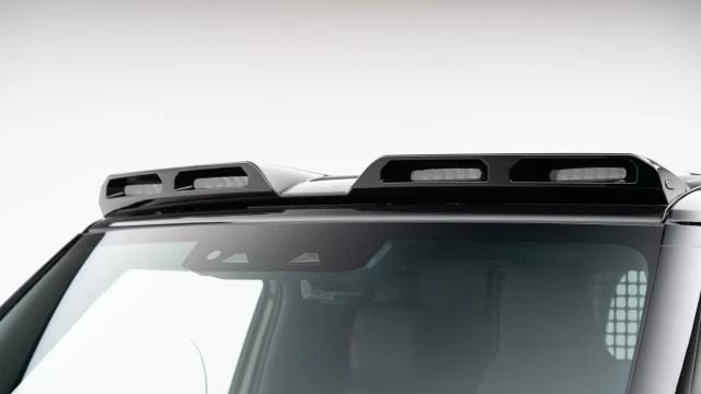 Land Rover Defender Image 6