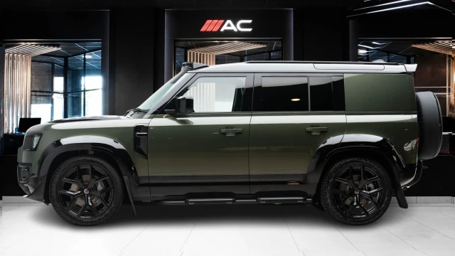 Land Rover Defender Image 5