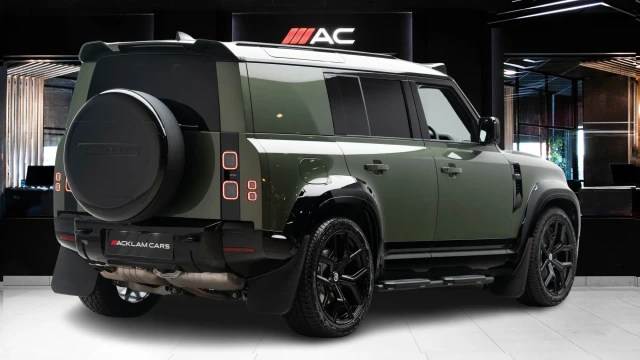 Land Rover Defender Image 6