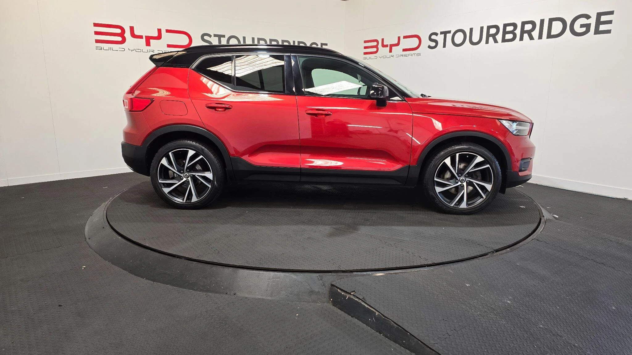 Vehicle image 16