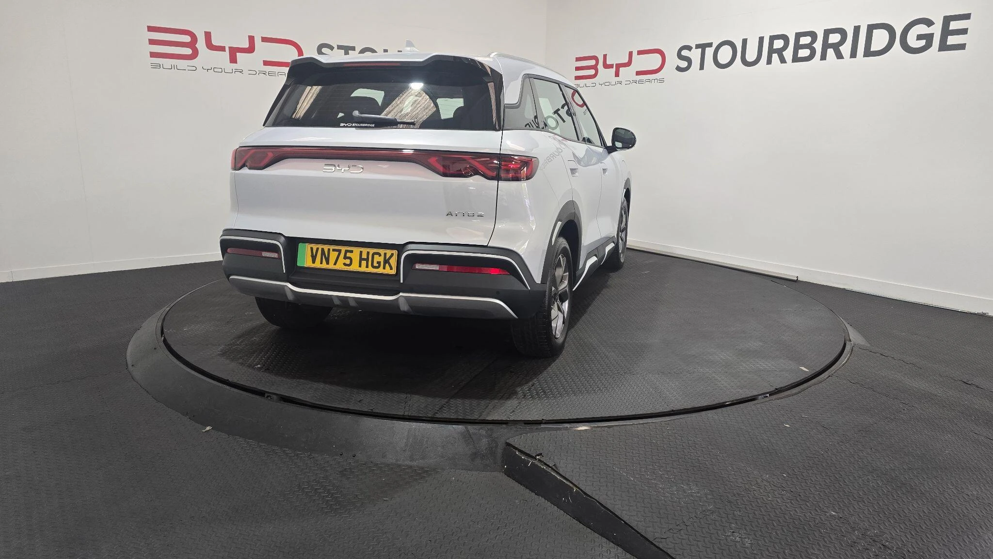 Vehicle image 16