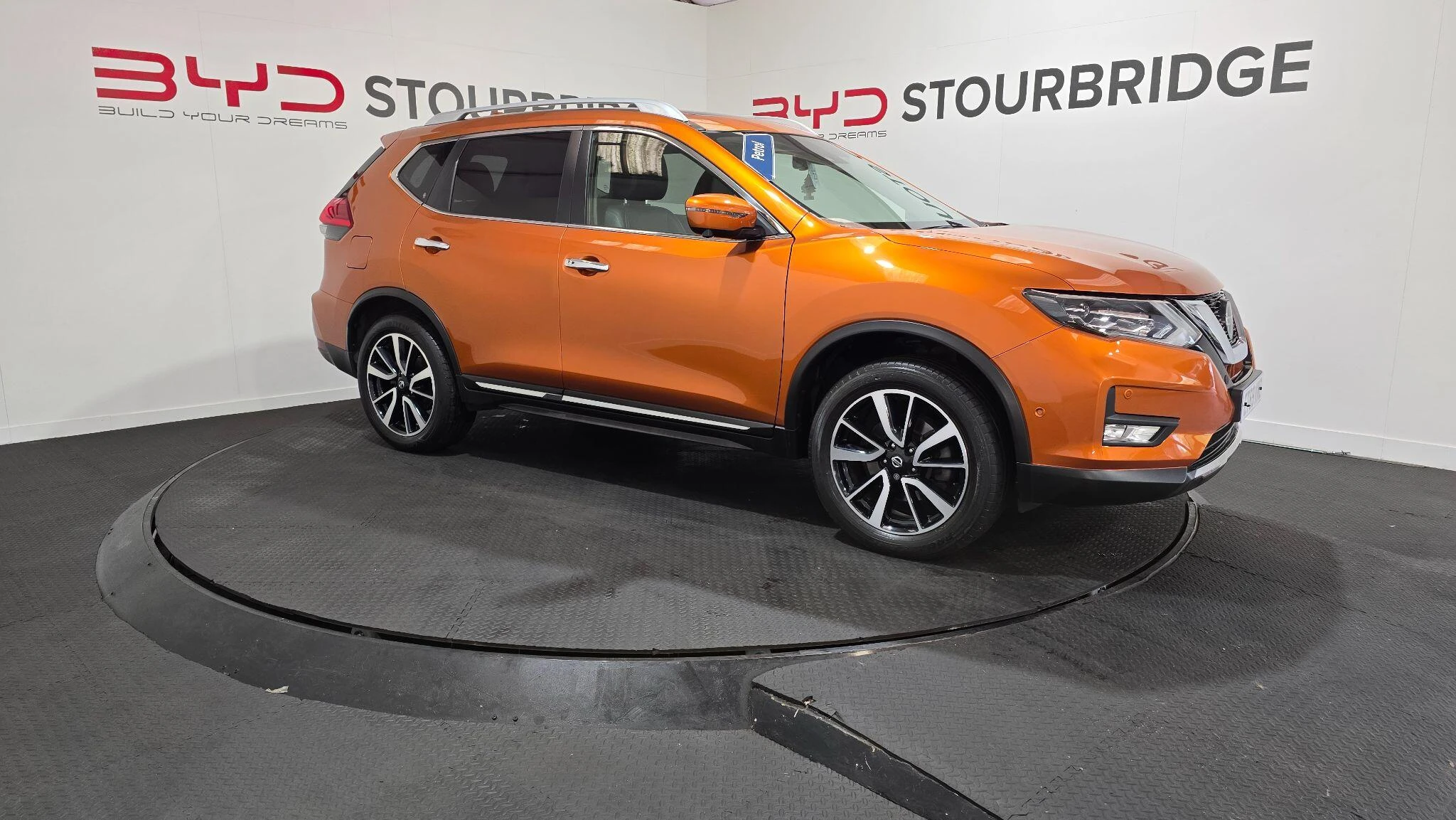 Vehicle image 16