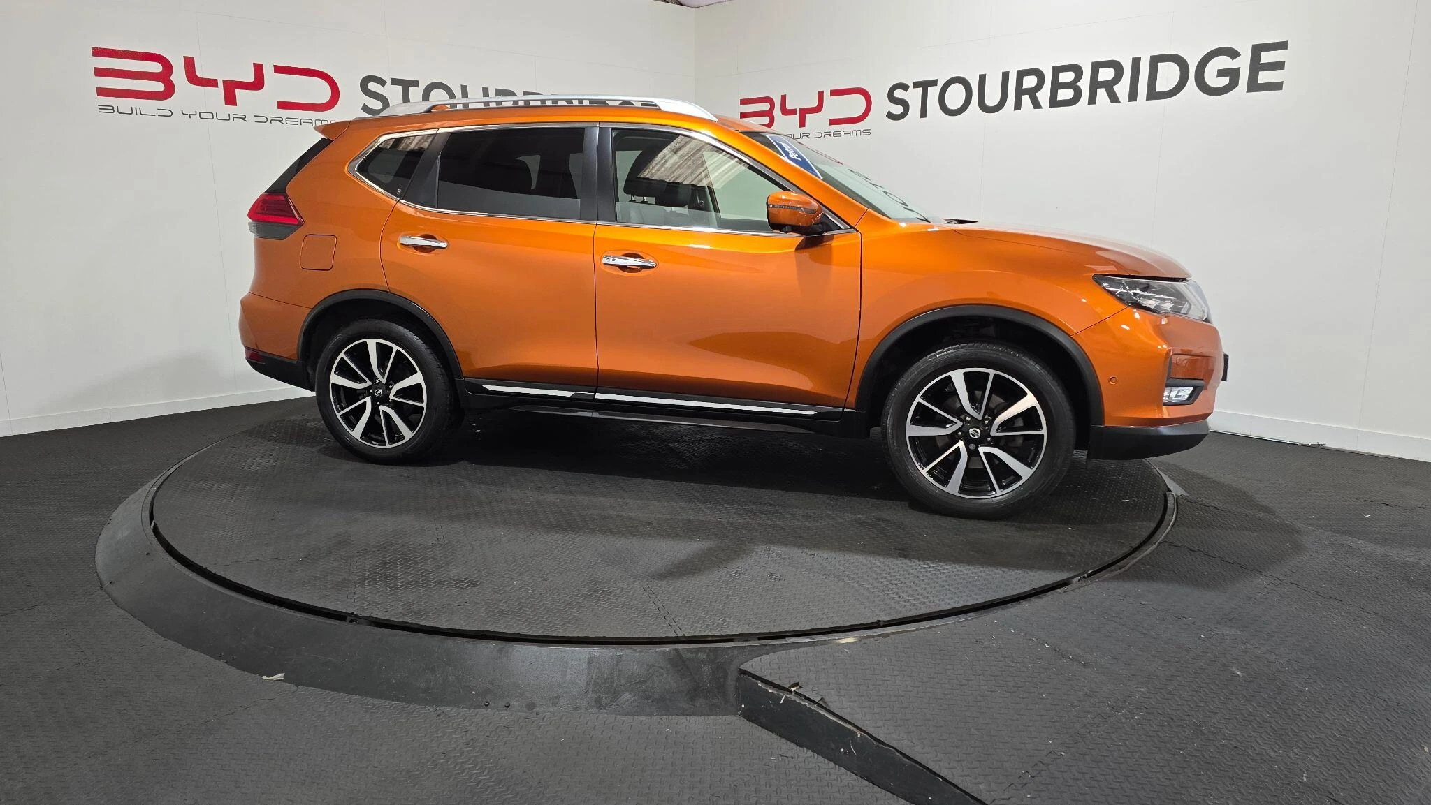 Vehicle image 15