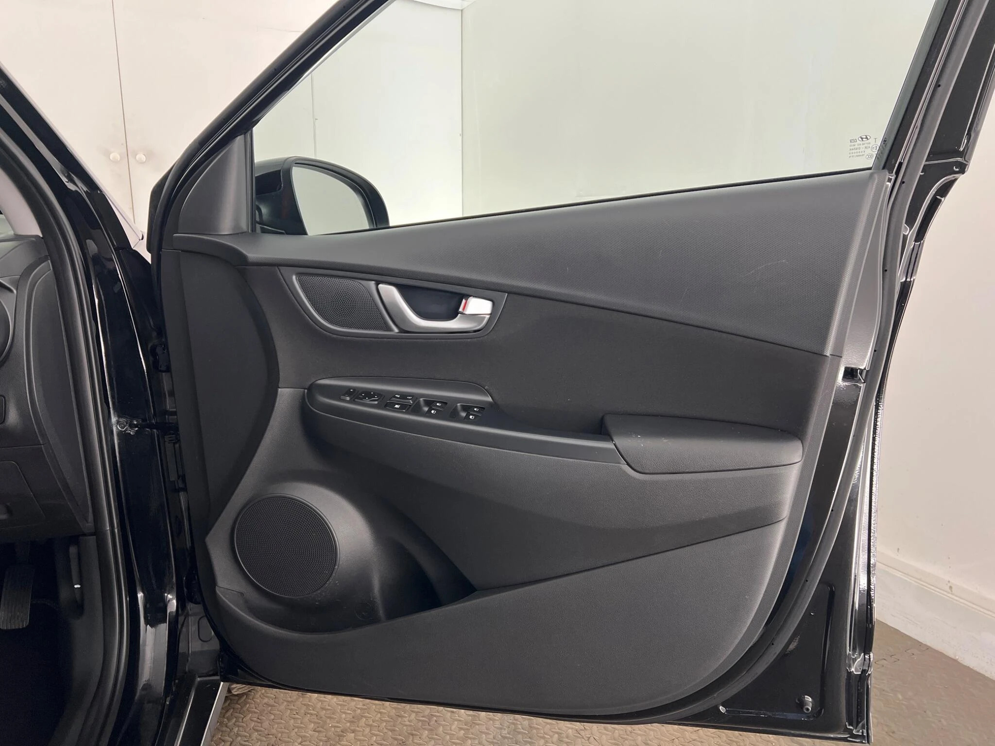 Vehicle image 32