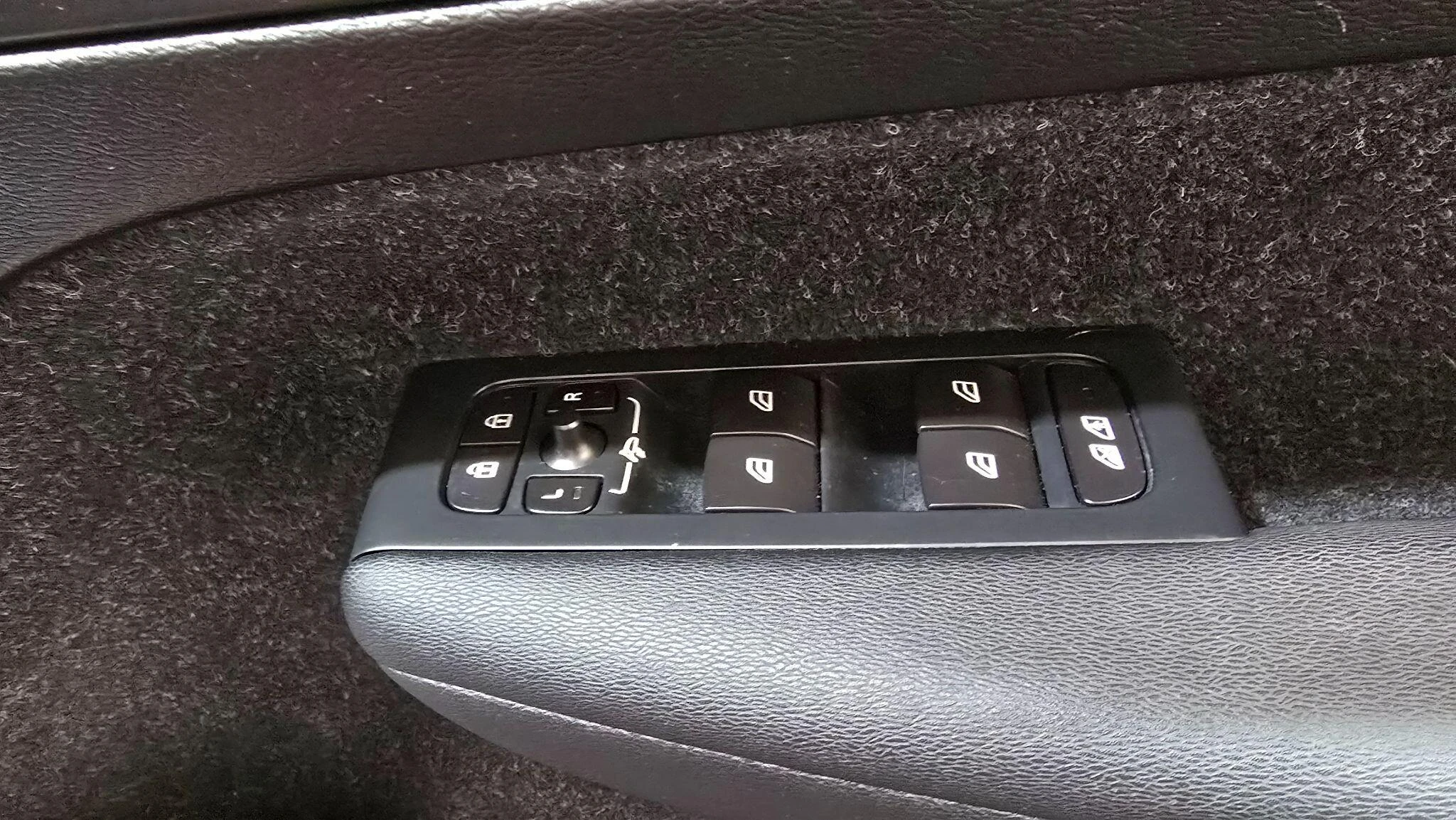 Vehicle image 28