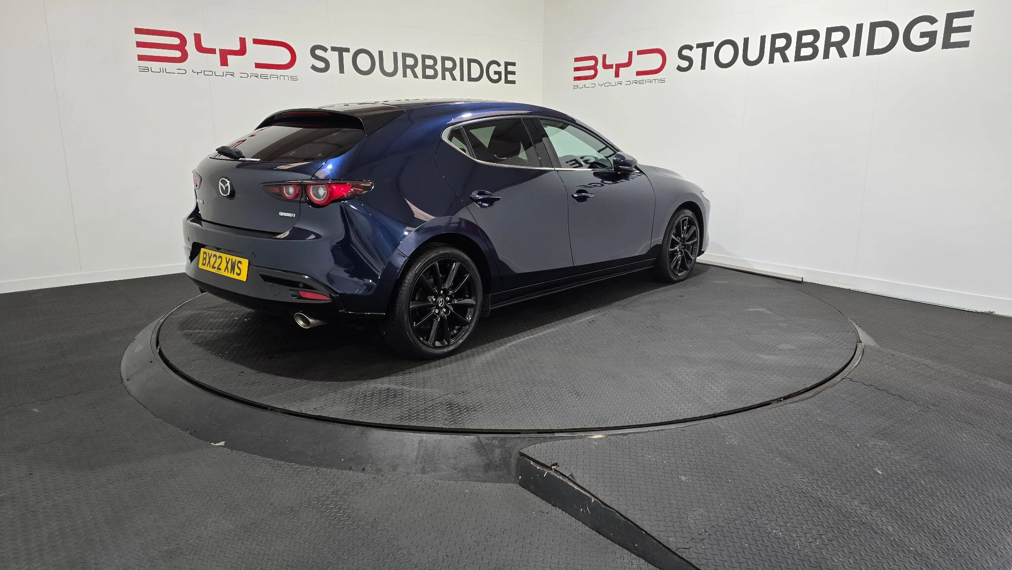 Vehicle image 15