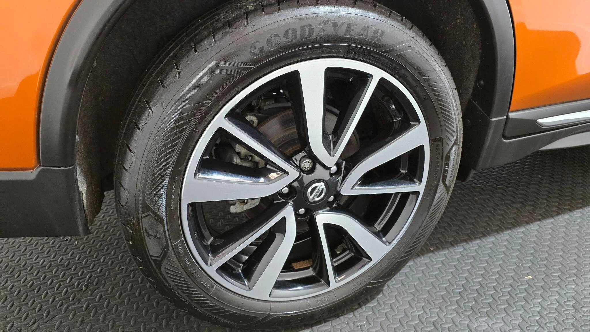Vehicle image 30