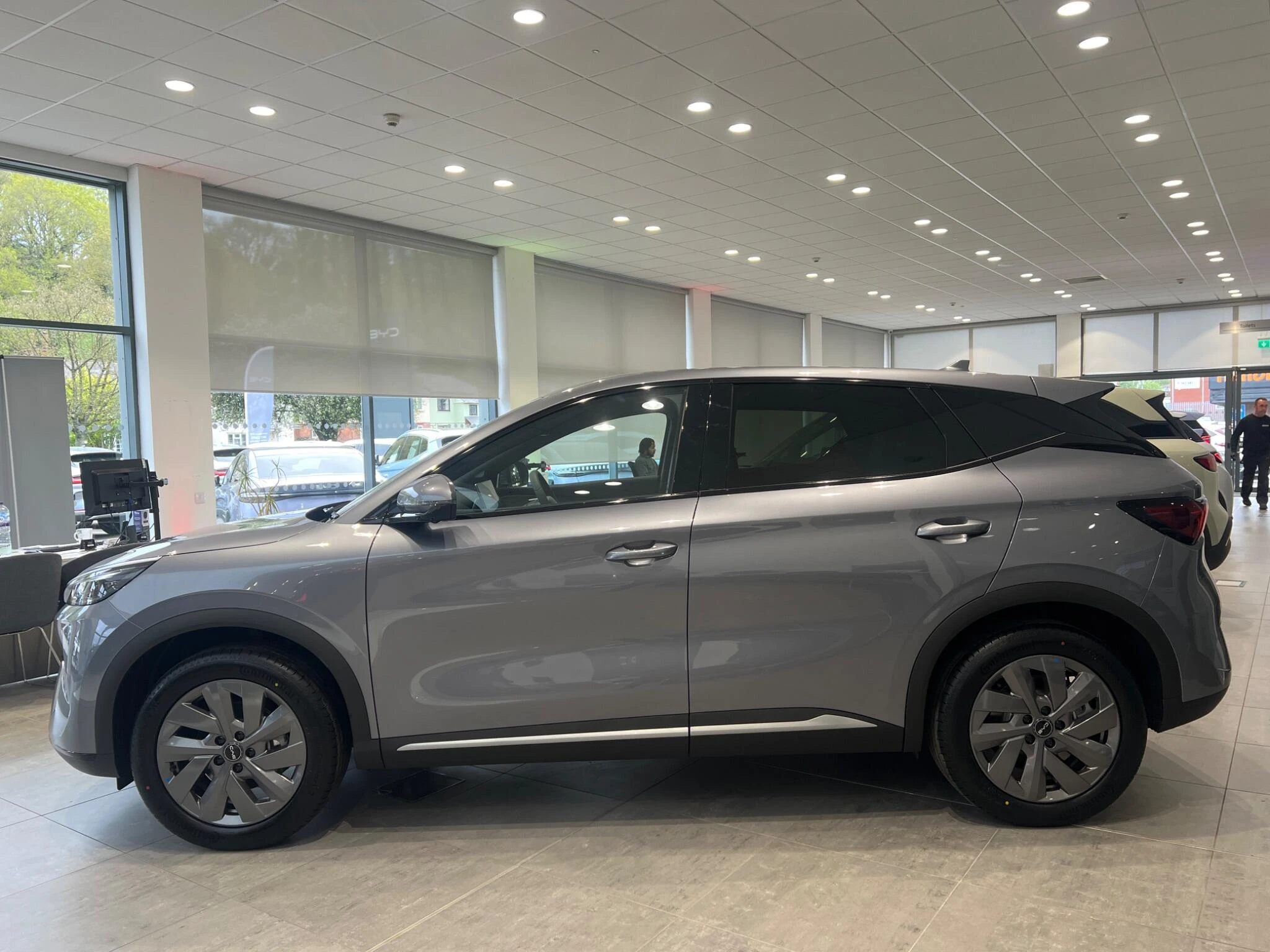 Vehicle image 5