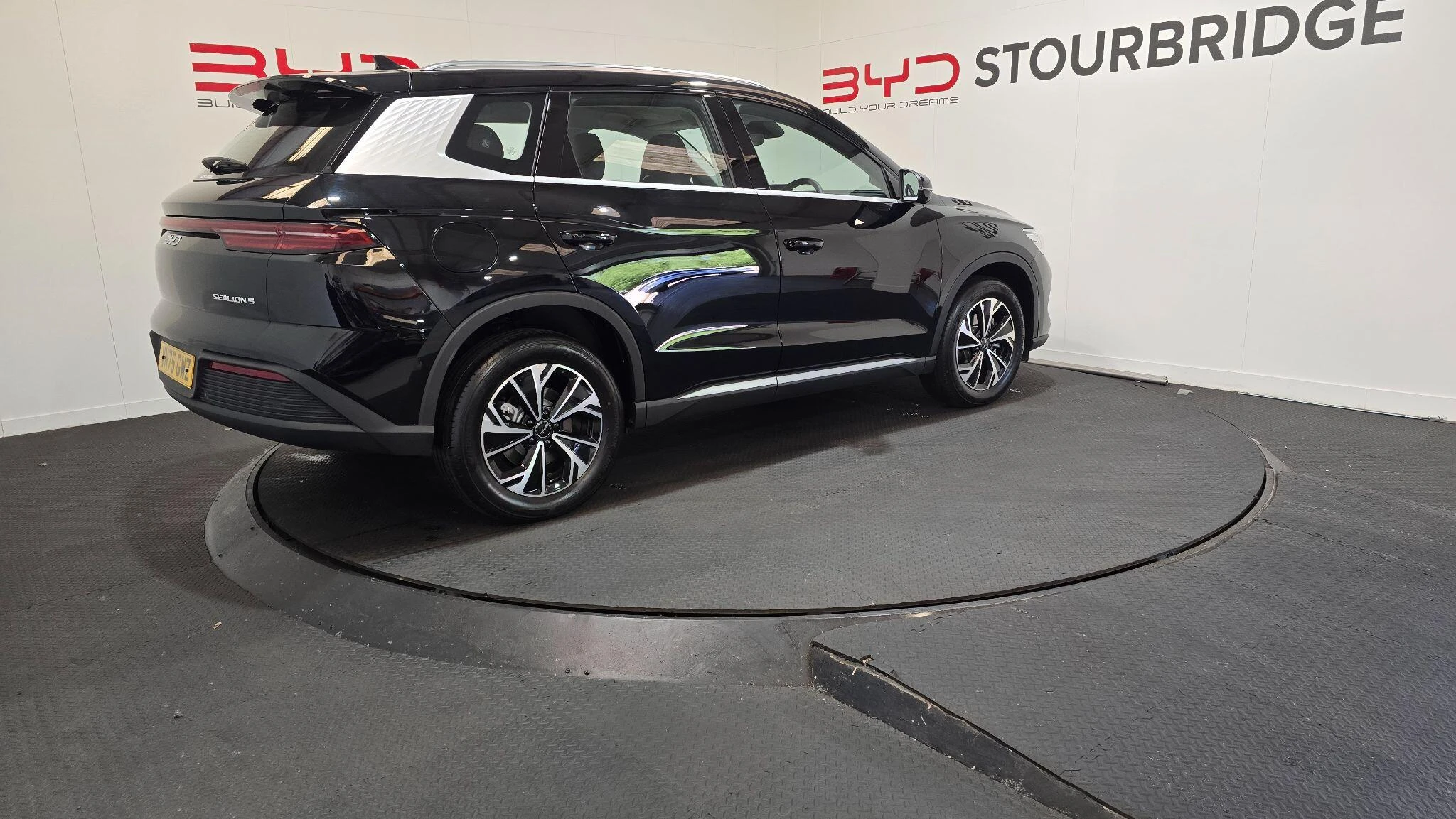 Vehicle image 19