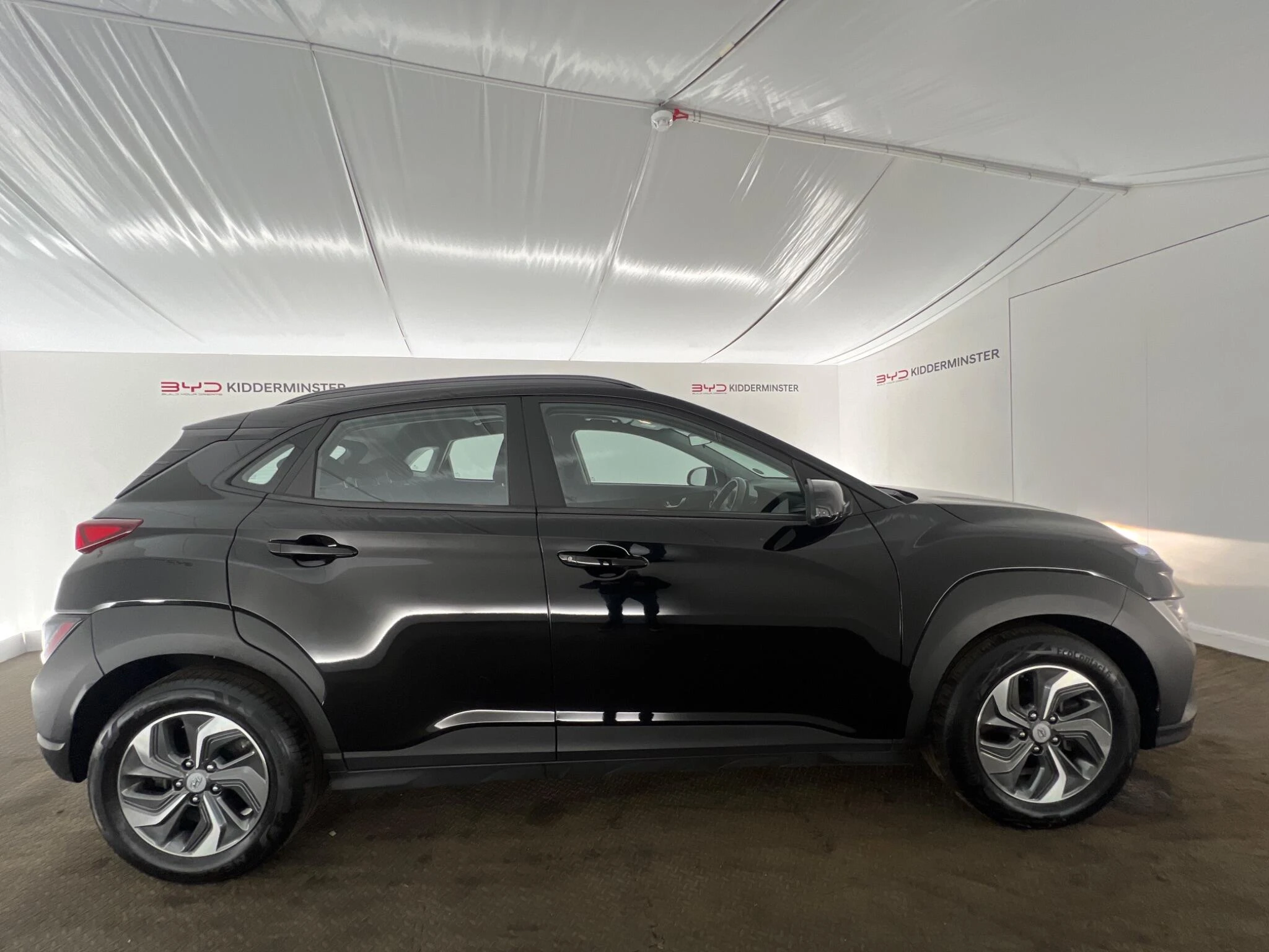 Vehicle image 16