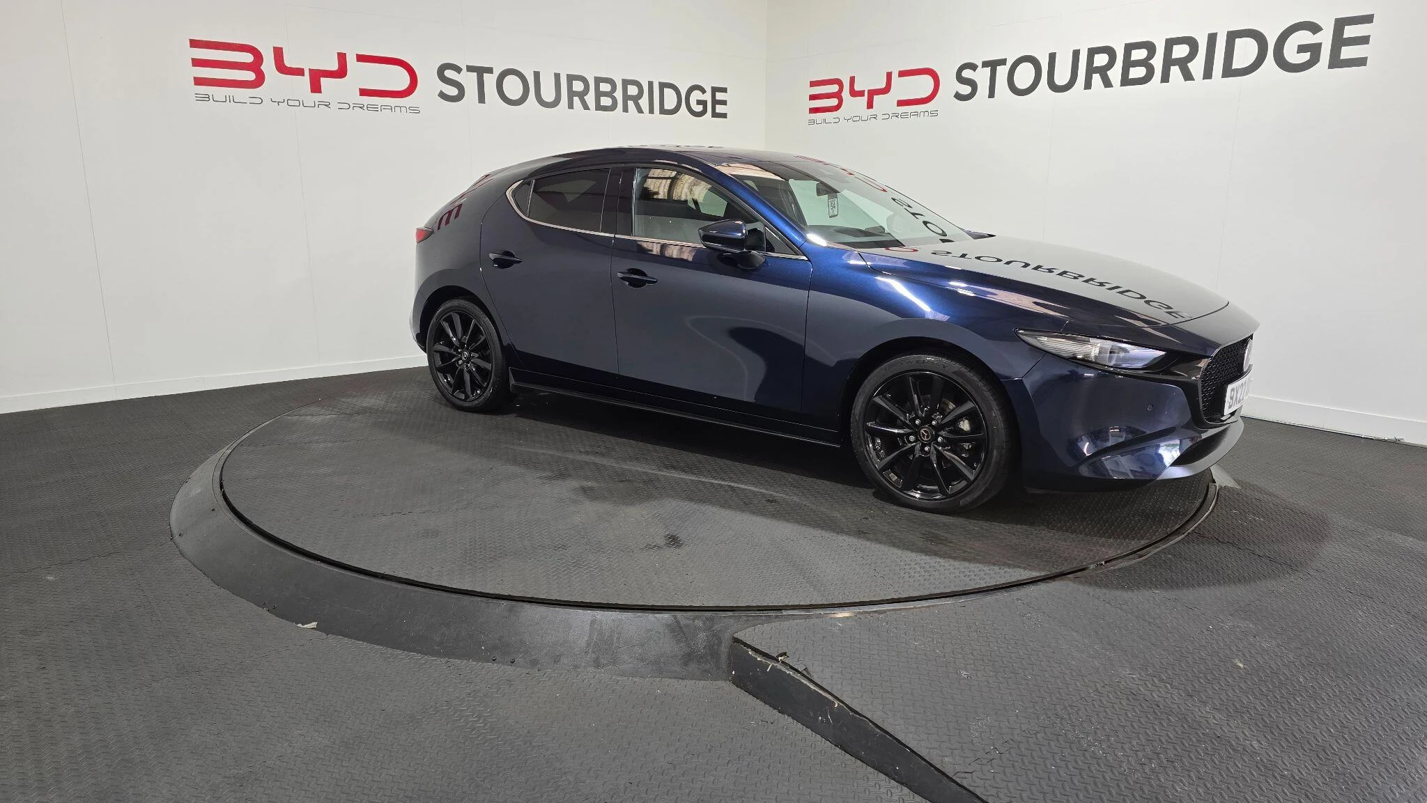 Vehicle image 14