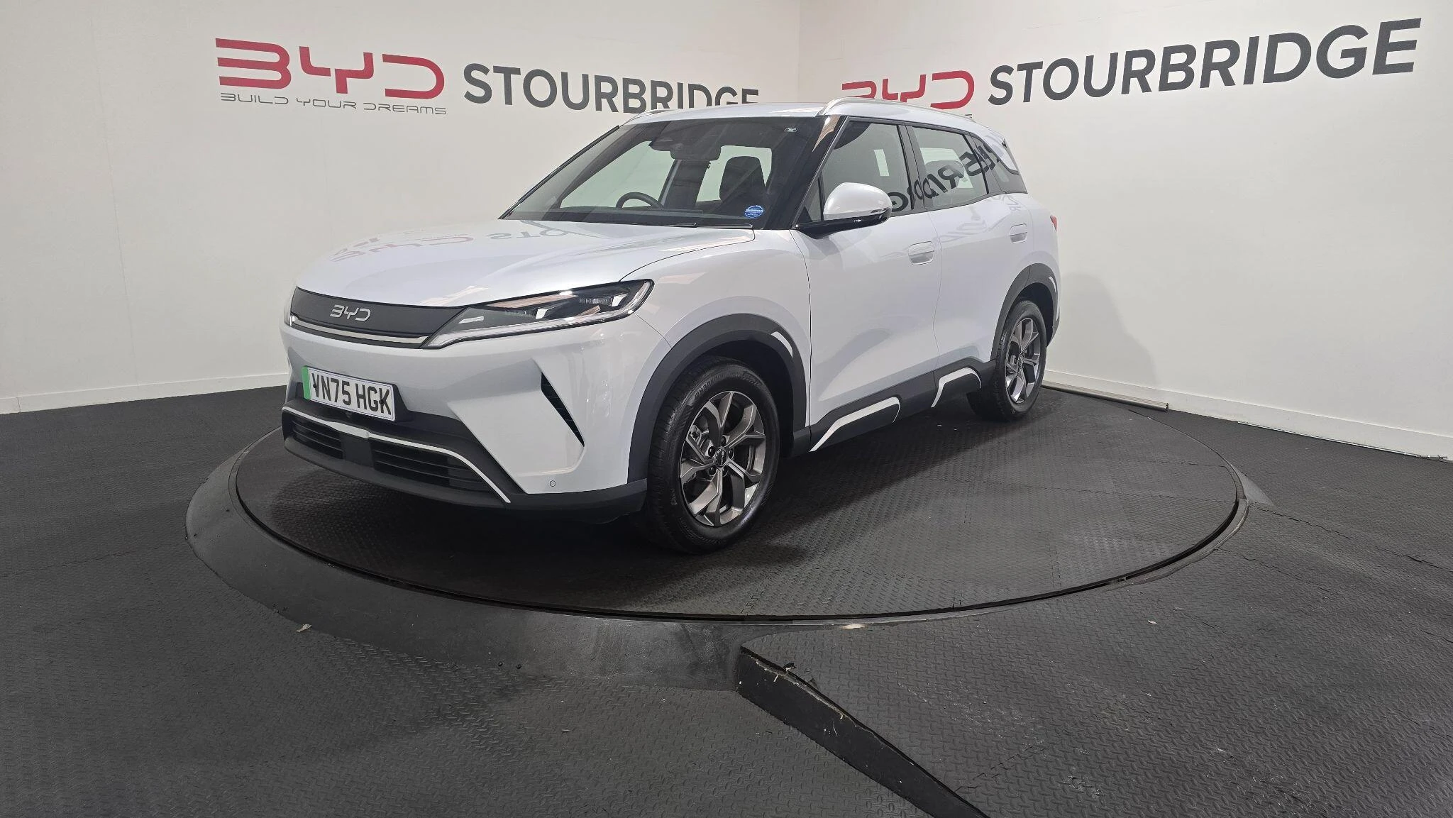 Vehicle image 5