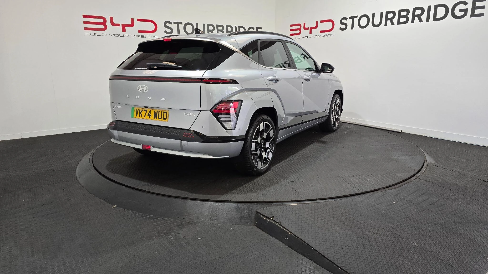 Vehicle image 18