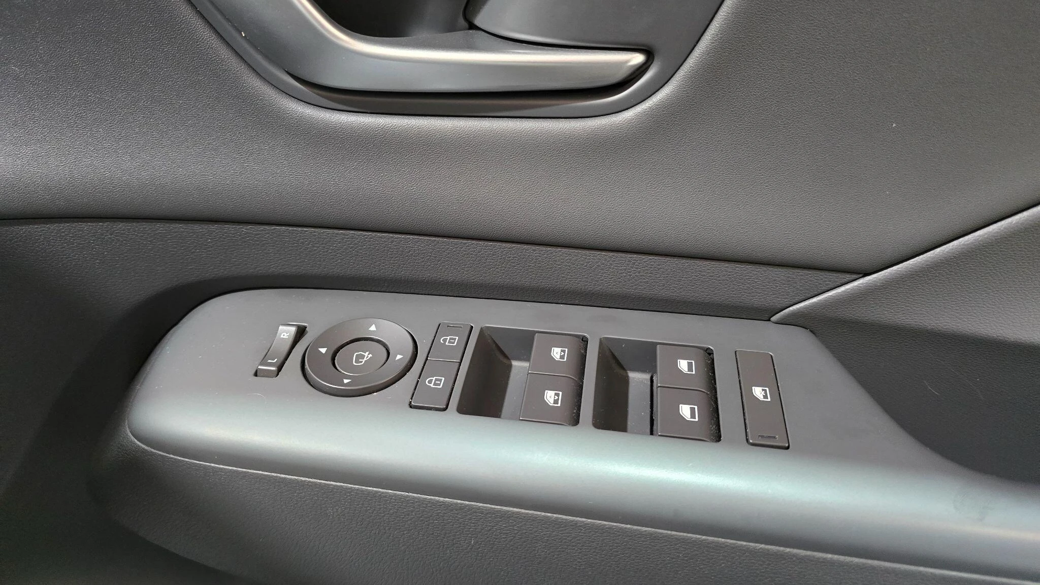 Vehicle image 27