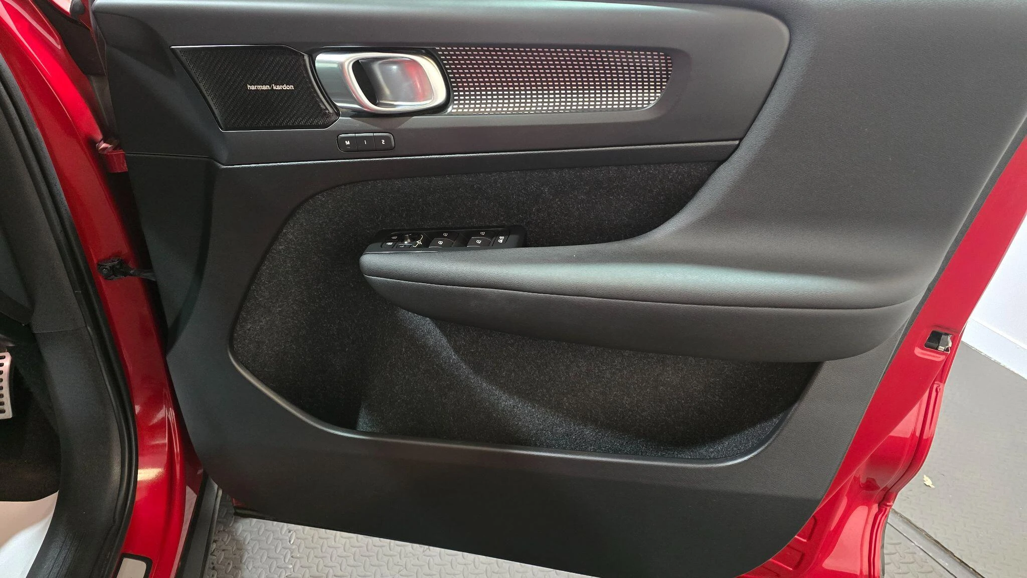 Vehicle image 32