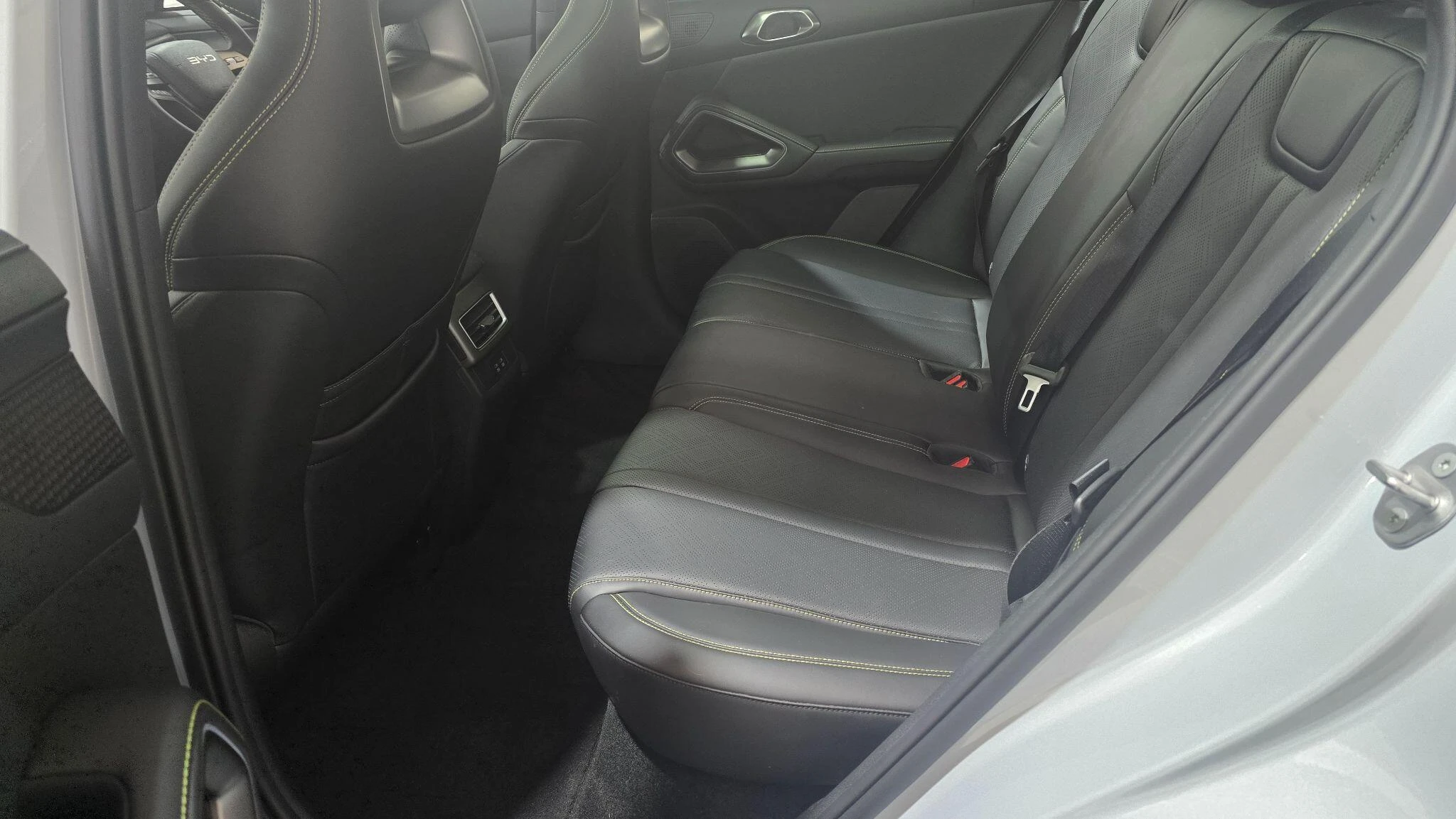 Vehicle image 18