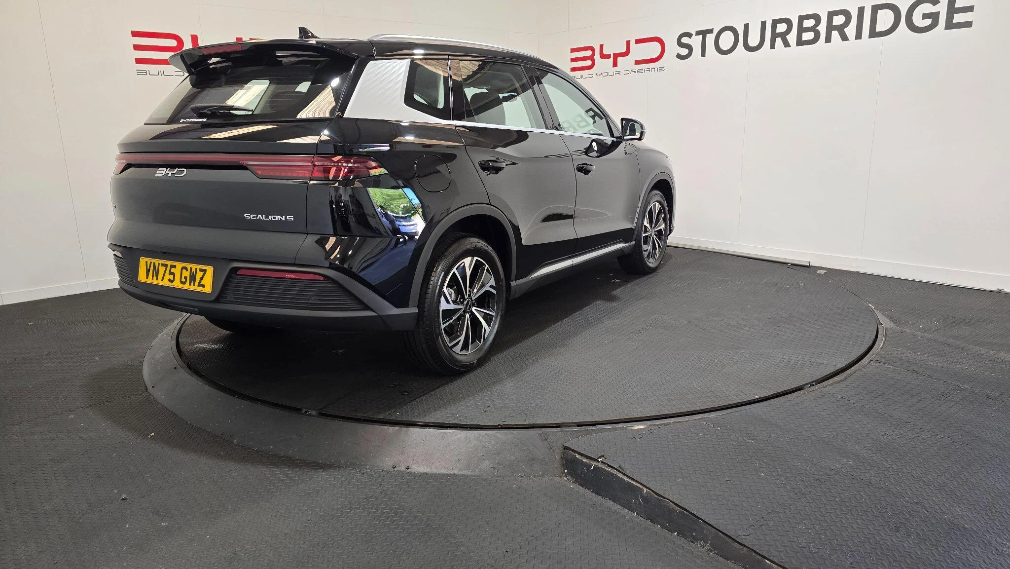 Vehicle image 18