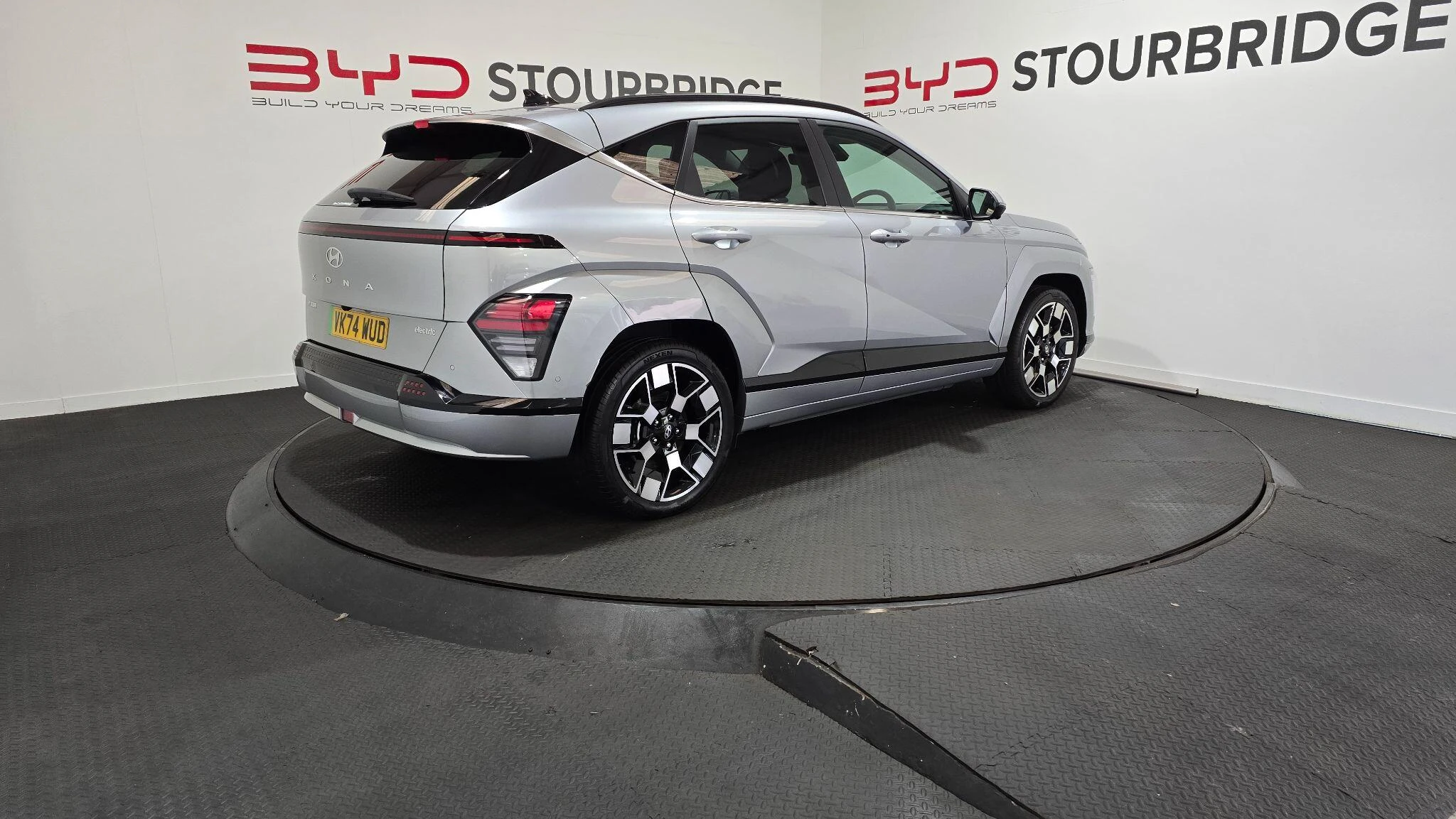 Vehicle image 19