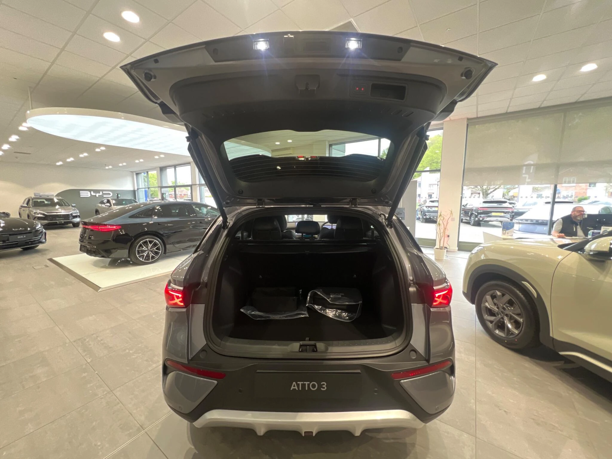 Vehicle image 14