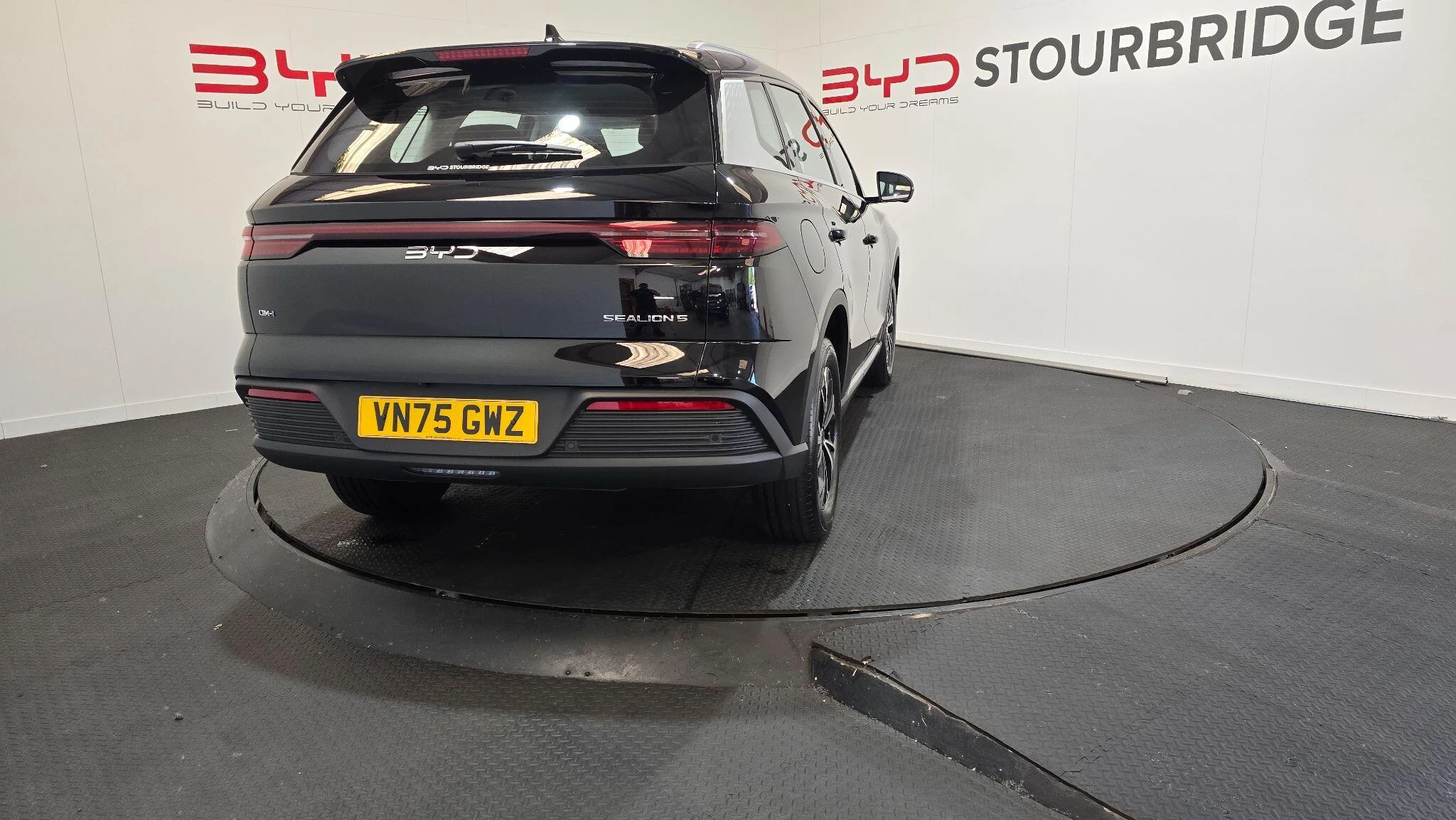 Vehicle image 14