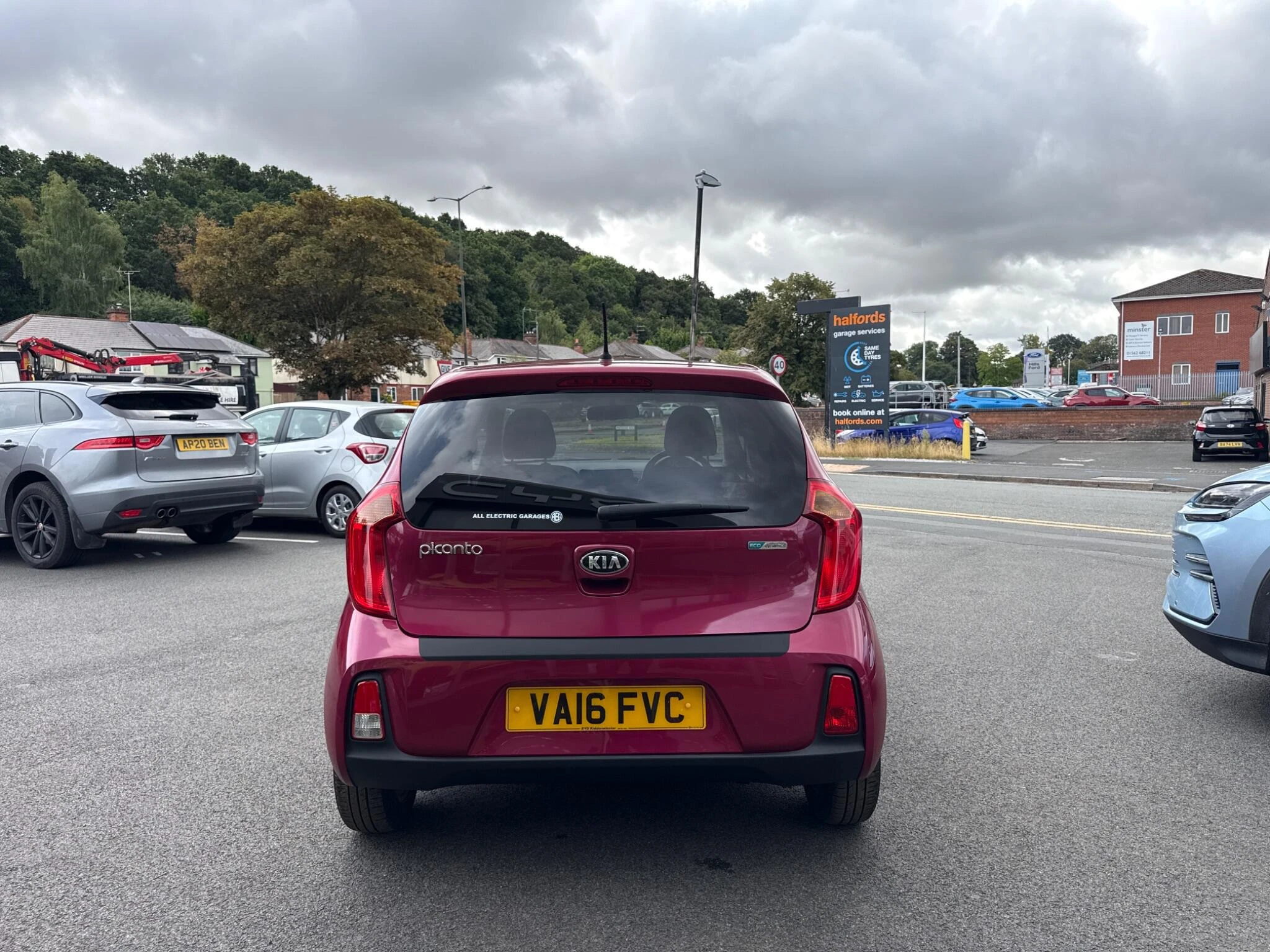 Vehicle image 13